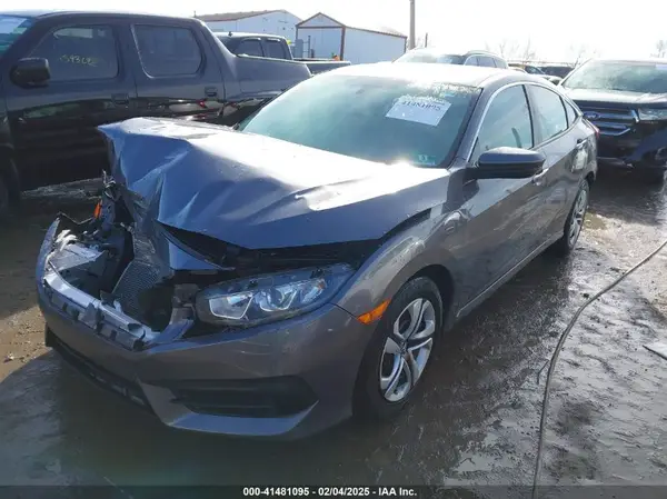 2HGFC2F56JH600259 2018 HONDA CIVIC - Image 2