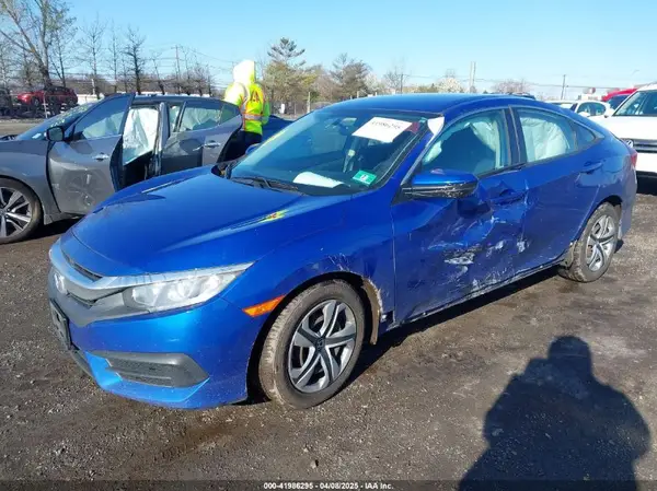 2HGFC2F56JH603923 2018 HONDA CIVIC - Image 2