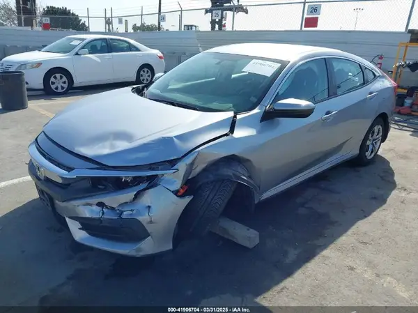 2HGFC2F57JH537589 2018 HONDA CIVIC - Image 2