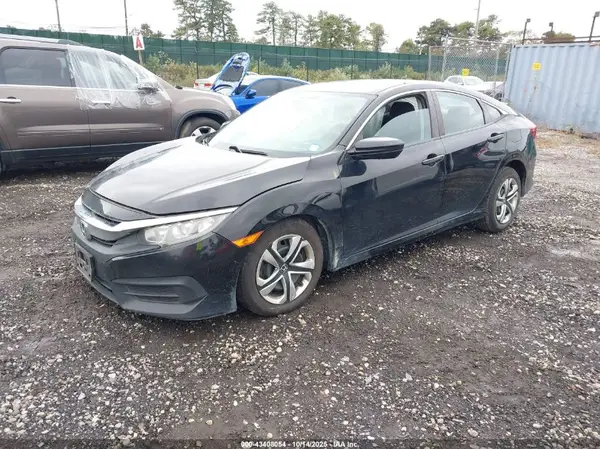 2HGFC2F57JH538614 2018 HONDA CIVIC - Image 2