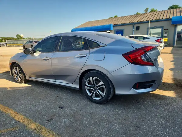 2HGFC2F57JH554943 2018 HONDA CIVIC - Image 2