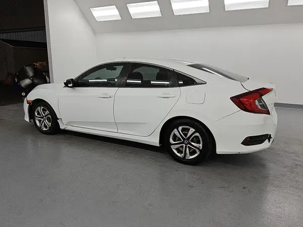 2HGFC2F57JH573850 2018 HONDA CIVIC - Image 2