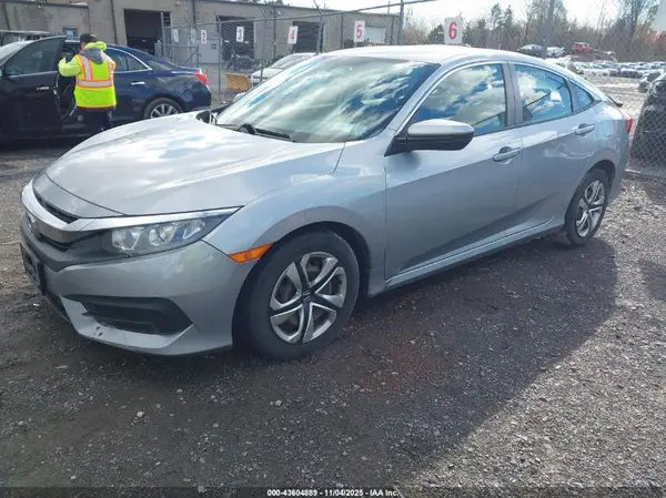 2HGFC2F57JH582516 2018 HONDA CIVIC - Image 2