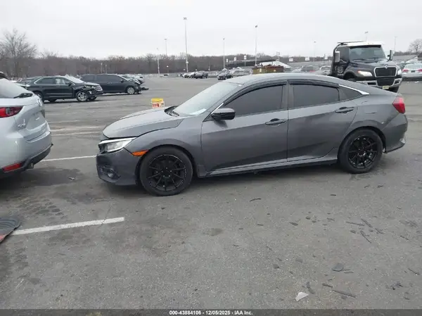 2HGFC2F57JH585481 2018 HONDA CIVIC - Image 2