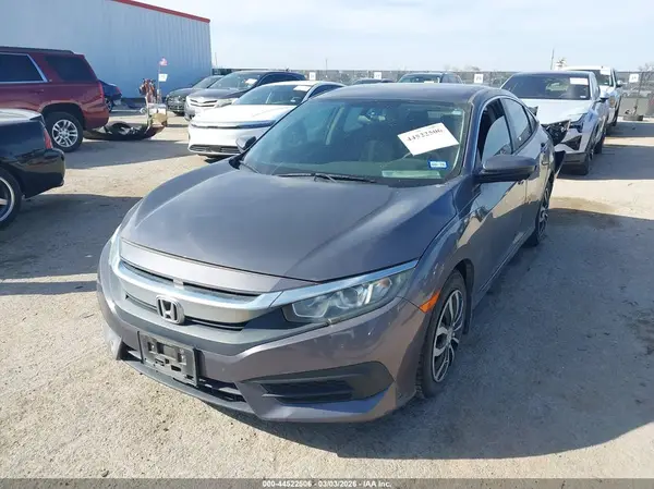 2HGFC2F57JH585951 2018 HONDA CIVIC - Image 2