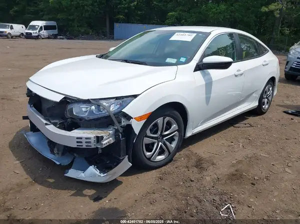 2HGFC2F57JH586694 2018 HONDA CIVIC - Image 2