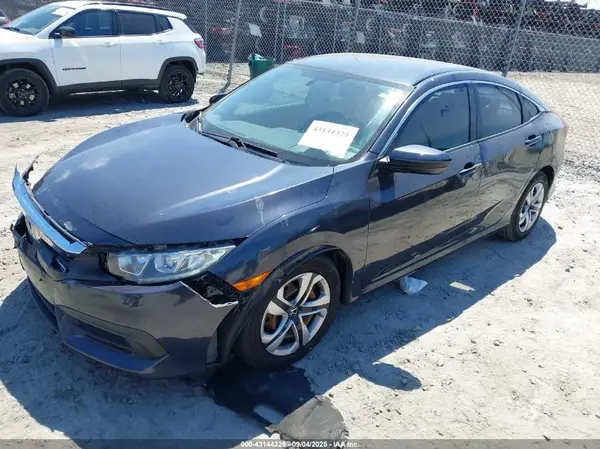 2HGFC2F57JH595833 2018 HONDA CIVIC - Image 2