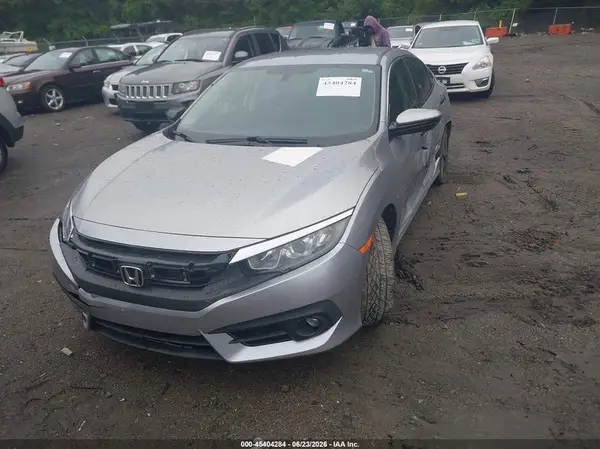2HGFC2F58JH527217 2018 HONDA CIVIC - Image 2