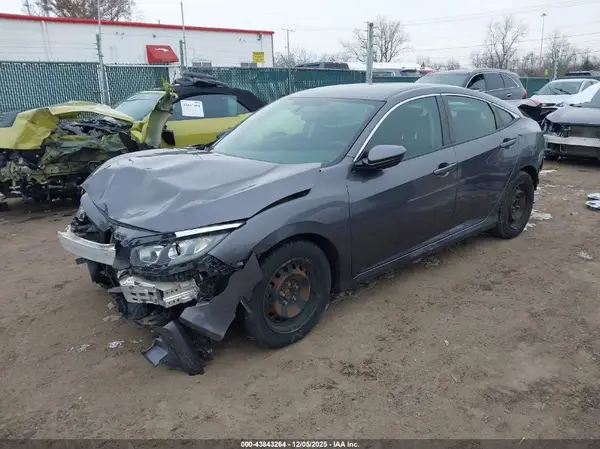 2HGFC2F58JH531526 2018 HONDA CIVIC - Image 2