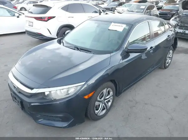 2HGFC2F58JH565398 2018 HONDA CIVIC - Image 2