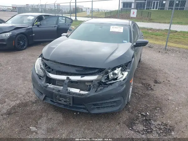 2HGFC2F58JH581164 2018 HONDA CIVIC - Image 2