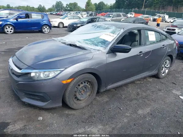 2HGFC2F58JH589474 2018 HONDA CIVIC - Image 2