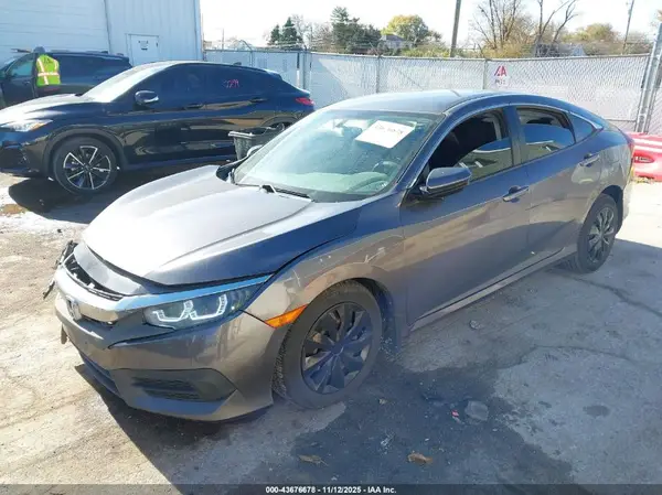 2HGFC2F58JH592424 2018 HONDA CIVIC - Image 2