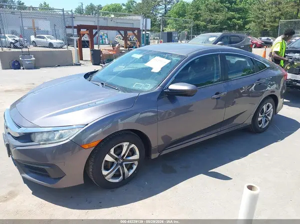 2HGFC2F59JH501788 2018 HONDA CIVIC - Image 2