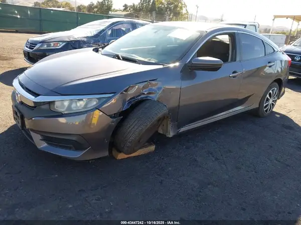 2HGFC2F59JH507252 2018 HONDA CIVIC - Image 2