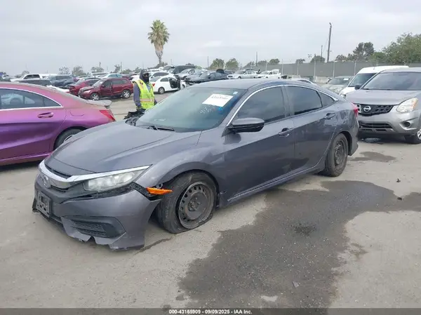 2HGFC2F59JH519028 2018 HONDA CIVIC - Image 2