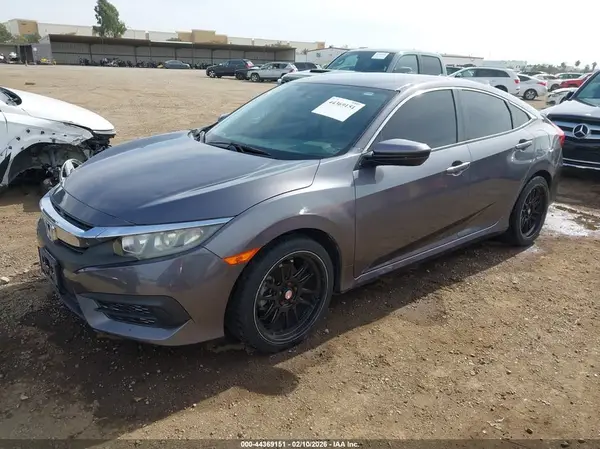 2HGFC2F59JH555642 2018 HONDA CIVIC - Image 2