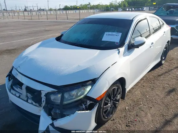2HGFC2F59JH568469 2018 HONDA CIVIC - Image 2