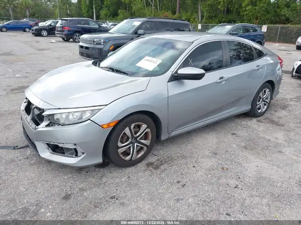 2HGFC2F59JH589712 2018 HONDA CIVIC - Image 2