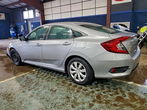 2HGFC2F59JH592304 2018 HONDA CIVIC - Image 2