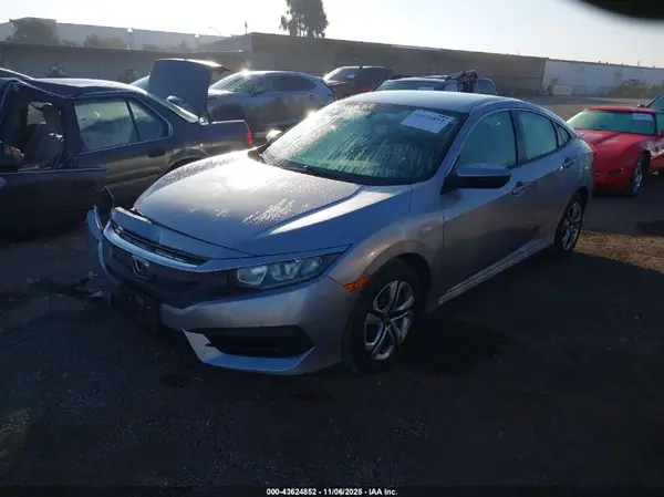 2HGFC2F59JH609084 2018 HONDA CIVIC - Image 2
