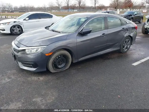 2HGFC2F5XJH526070 2018 HONDA CIVIC - Image 2