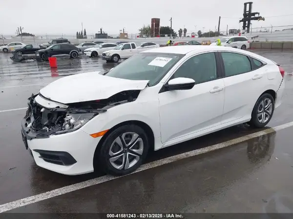 2HGFC2F5XJH562972 2018 HONDA CIVIC - Image 2