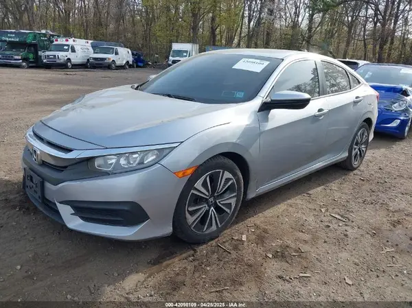 2HGFC2F5XJH573938 2018 HONDA CIVIC - Image 2