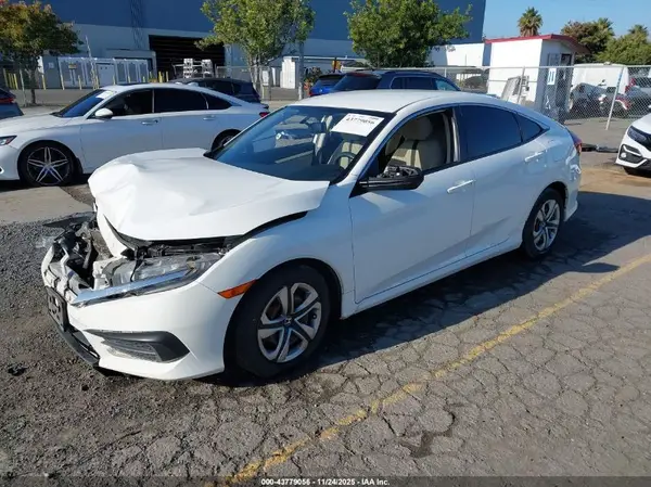 2HGFC2F5XJH574717 2018 HONDA CIVIC - Image 2