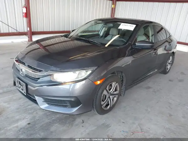 2HGFC2F5XJH606064 2018 HONDA CIVIC - Image 2
