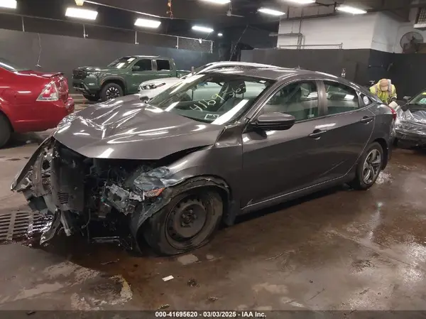 2HGFC2F60KH556785 2019 HONDA CIVIC - Image 2