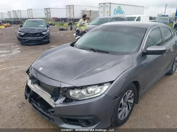 2HGFC2F61JH010771 2018 HONDA CIVIC - Image 2