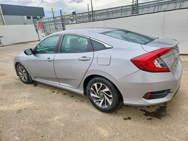 2HGFC2F61JH017171 2018 HONDA CIVIC - Image 2