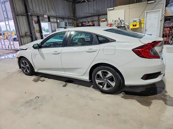 2HGFC2F61KH519664 2019 HONDA CIVIC - Image 2