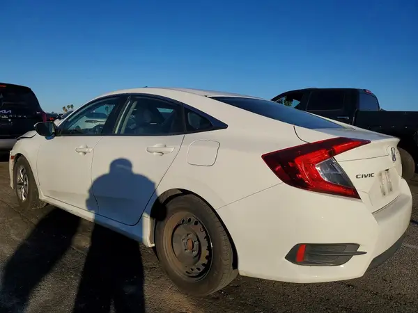 2HGFC2F6XJH521475 2018 HONDA CIVIC - Image 2