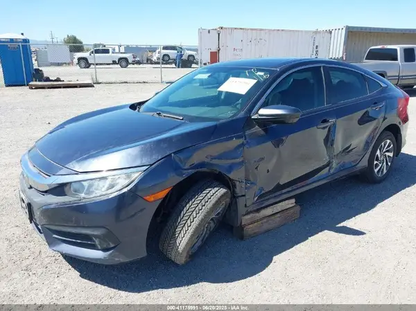 2HGFC2F70JH552663 2018 HONDA CIVIC - Image 2