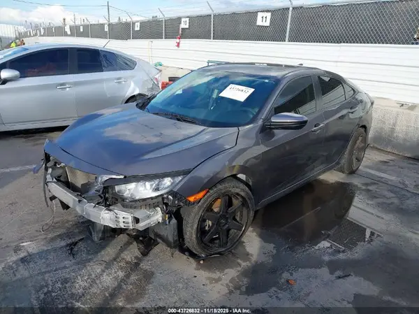 2HGFC2F70JH556745 2018 HONDA CIVIC - Image 2