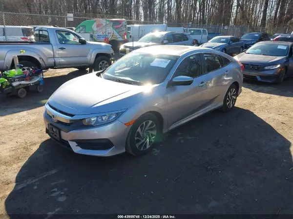 2HGFC2F70JH558463 2018 HONDA CIVIC - Image 2