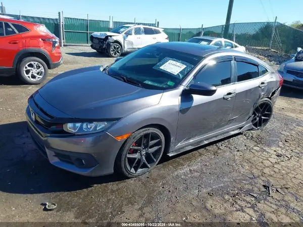 2HGFC2F70JH560388 2018 HONDA CIVIC - Image 2