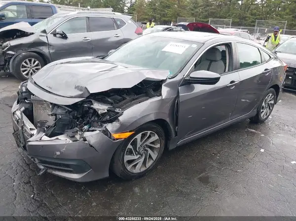 2HGFC2F70JH566899 2018 HONDA CIVIC - Image 2
