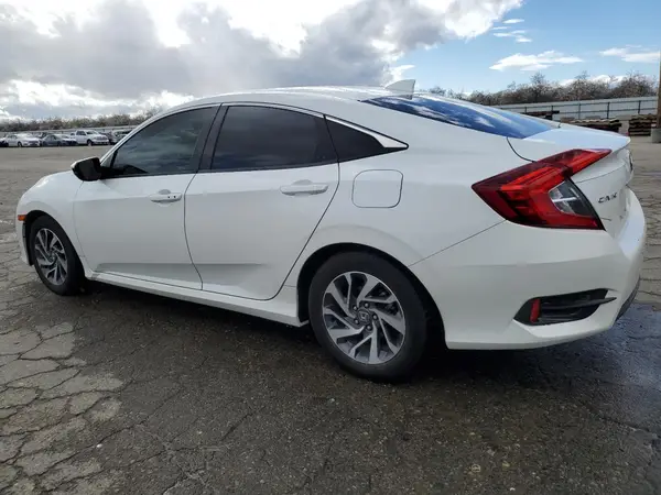 2HGFC2F70JH575845 2018 HONDA CIVIC - Image 2