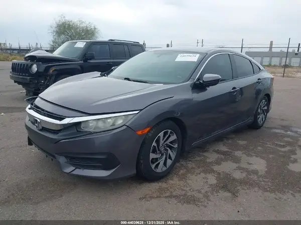 2HGFC2F70JH581211 2018 HONDA CIVIC - Image 2