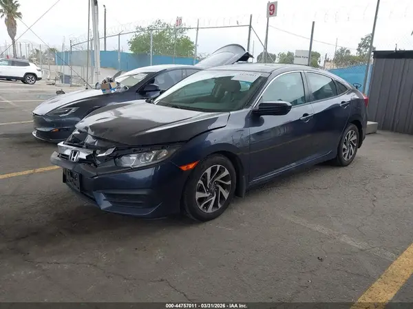 2HGFC2F70JH585288 2018 HONDA CIVIC - Image 2