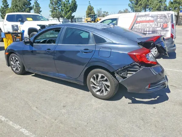 2HGFC2F70JH589017 2018 HONDA CIVIC - Image 2