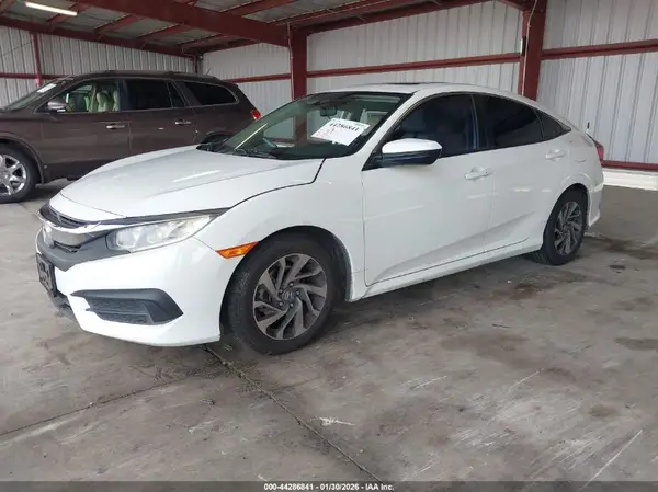 2HGFC2F71JH520174 2018 HONDA CIVIC - Image 2