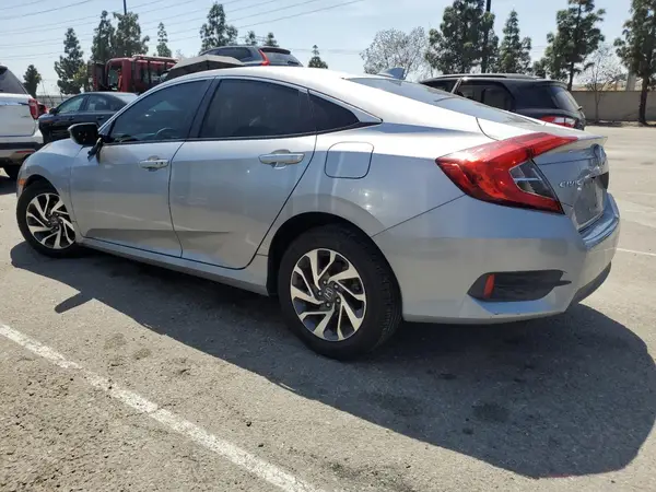 2HGFC2F71JH540330 2018 HONDA CIVIC - Image 2