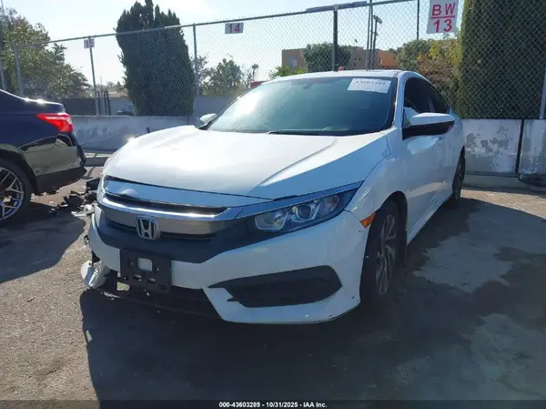 2HGFC2F71JH555703 2018 HONDA CIVIC - Image 2