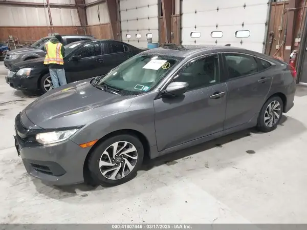 2HGFC2F71JH569486 2018 HONDA CIVIC - Image 2