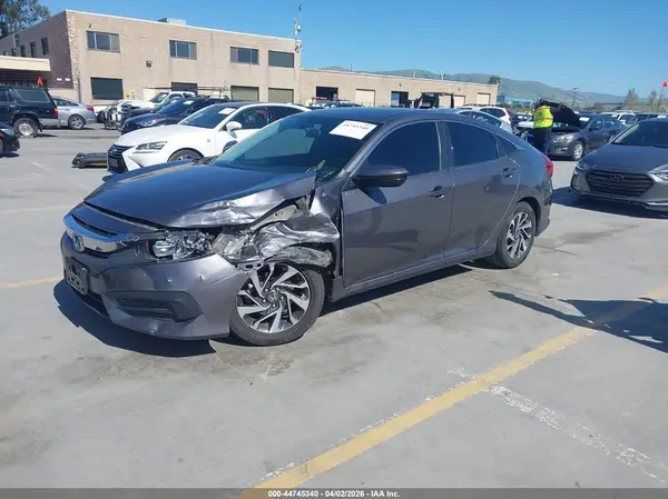 2HGFC2F71JH576308 2018 HONDA CIVIC - Image 2