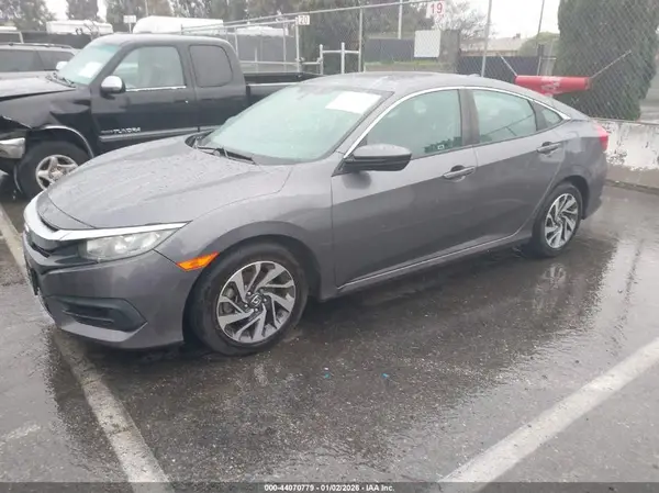 2HGFC2F72JH500872 2018 HONDA CIVIC - Image 2
